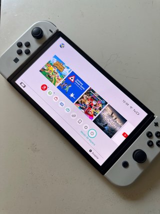 Nintendo Switch OLED + 3 Giochi + Amiibo