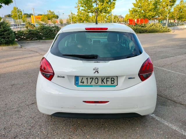 Peugeot 208 1.2L 82CV 2017