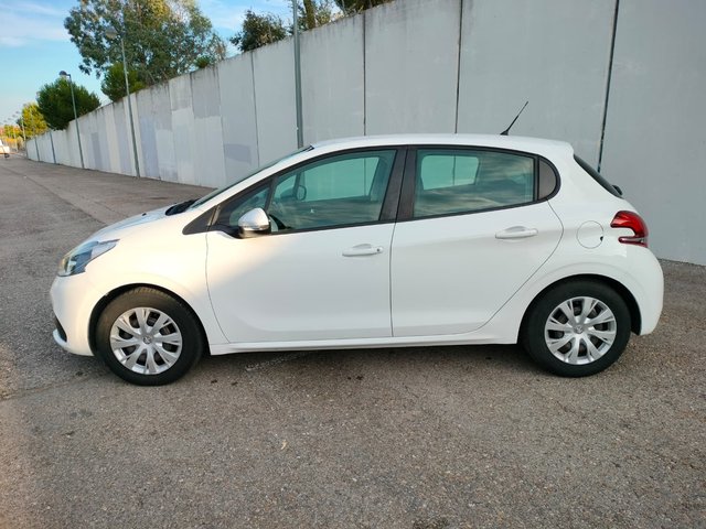 Peugeot 208 1.2L 82CV 2017