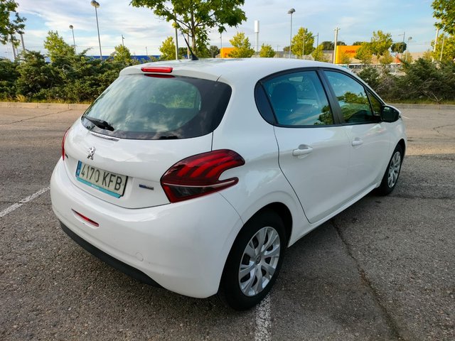 Peugeot 208 1.2L 82CV 2017