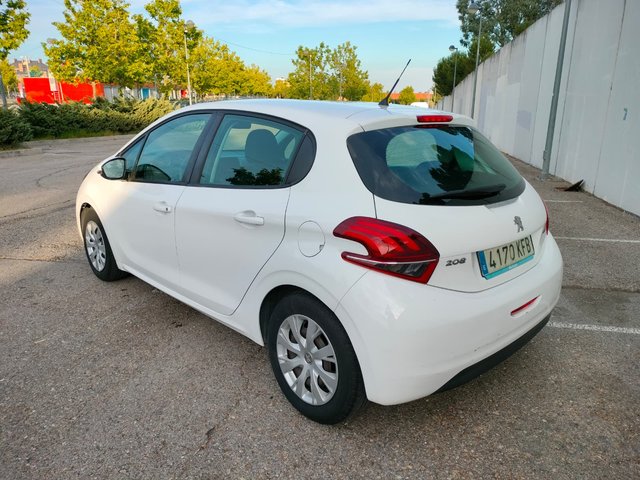 Peugeot 208 1.2L 82CV 2017