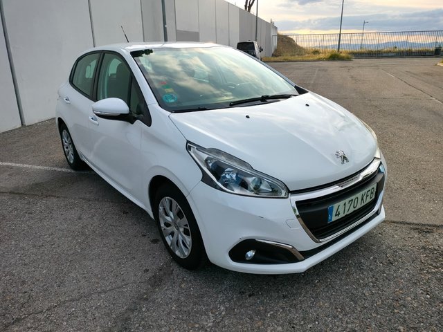 Peugeot 208 1.2L 82CV 2017