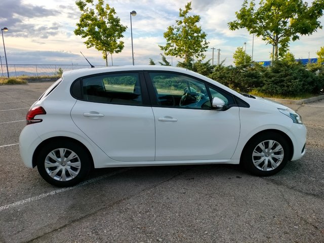 Peugeot 208 1.2L 82CV 2017