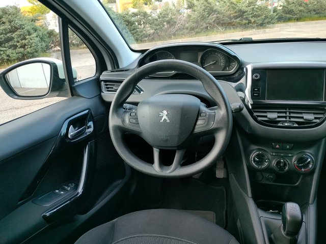 Peugeot 208 1.2L 82CV 2017