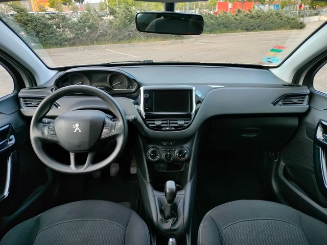 Peugeot 208 1.2L 82CV 2017