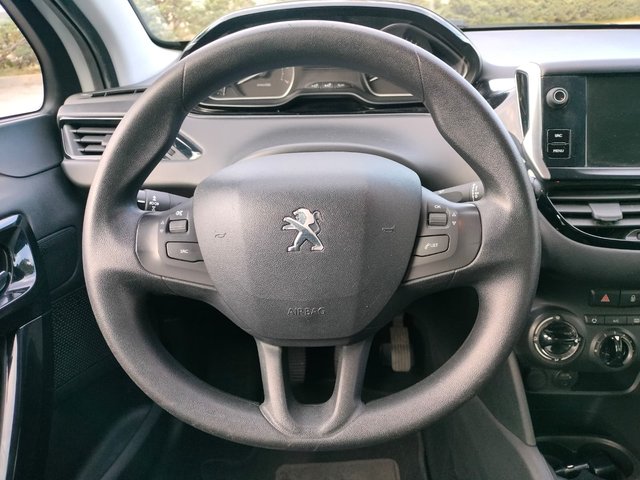 Peugeot 208 1.2L 82CV 2017
