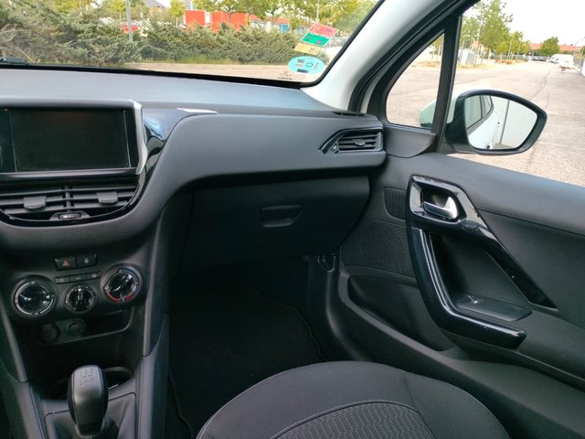 Peugeot 208 1.2L 82CV 2017
