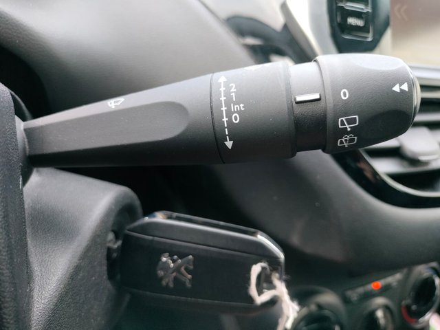 Peugeot 208 1.2L 82CV 2017