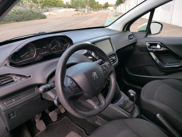 Peugeot 208 1.2L 82CV 2017