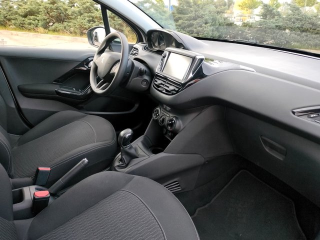 Peugeot 208 1.2L 82CV 2017