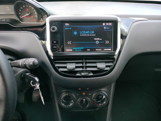 Peugeot 208 1.2L 82CV 2017
