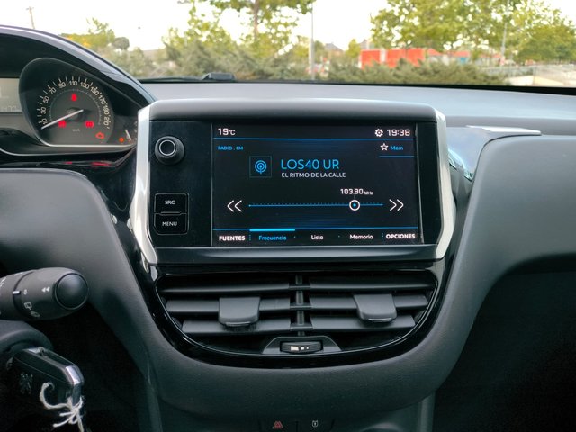 Peugeot 208 1.2L 82CV 2017
