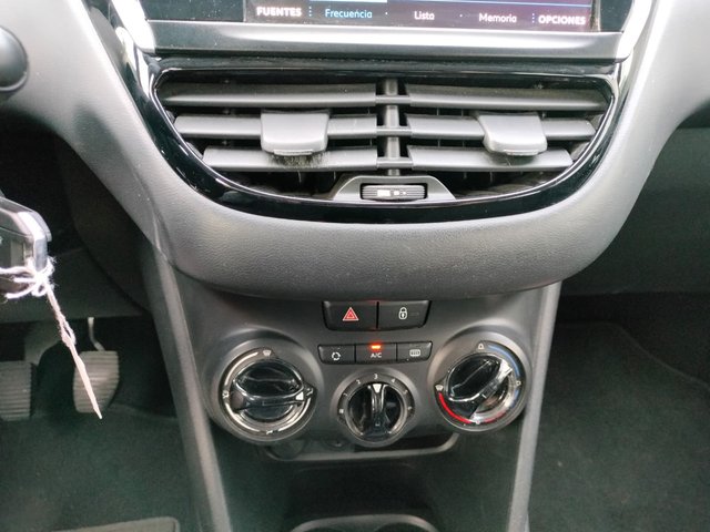 Peugeot 208 1.2L 82CV 2017