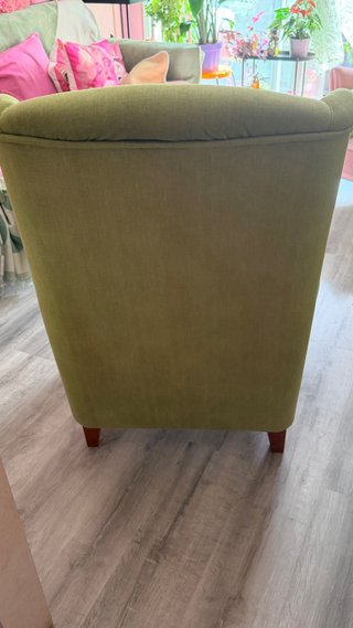 Butaca verde estilo clásico