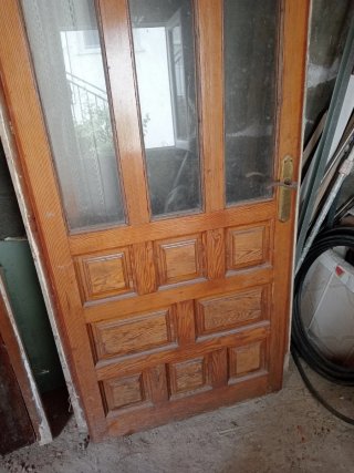 Puerta madera castellana maciza con marco.