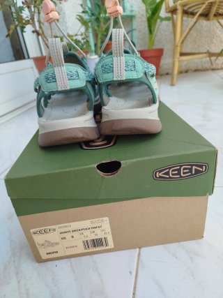 Sandalias Keen Talla 39.5 Verde/Turquesa