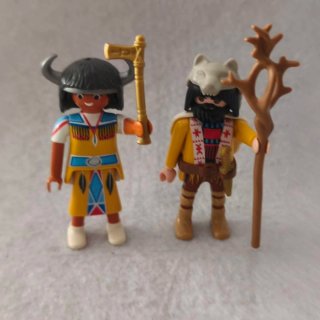 Playmobil Chamanes Indios con Hacha y Bastón
