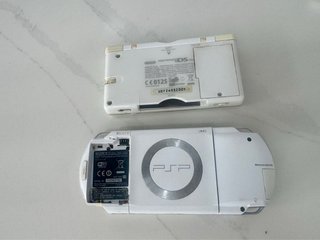 PSP-1004 e Nintendo DS Bianchi