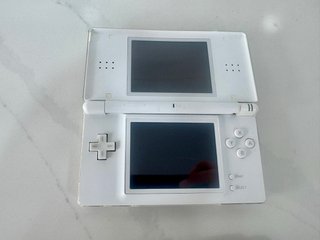 PSP-1004 e Nintendo DS Bianchi