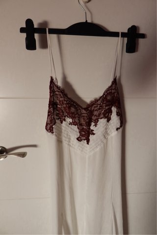 Vestido lencero Zara blanco y rojo