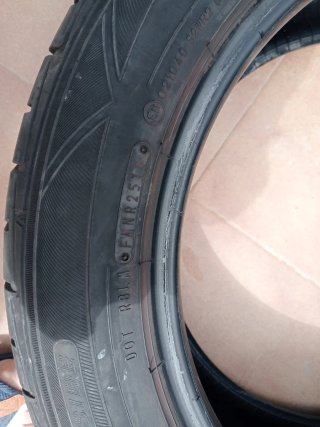 Neumático 215/55R17 94V