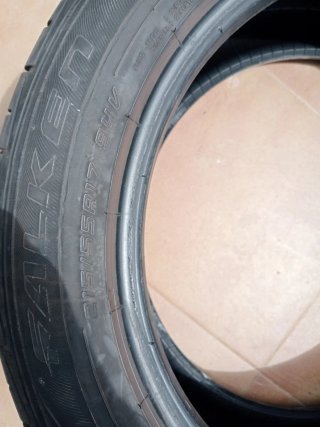 Neumático 215/55R17 94V