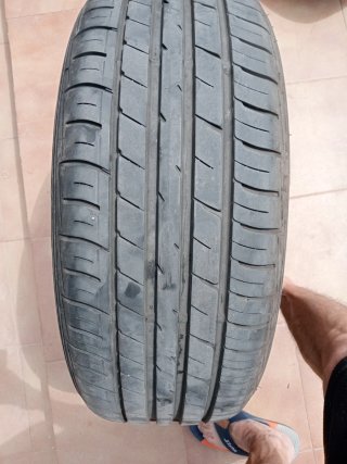 Neumático 215/55R17 94V