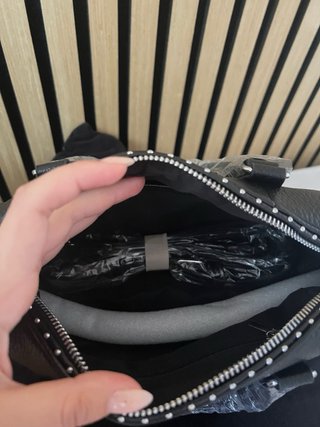 Bolso negro de cuero