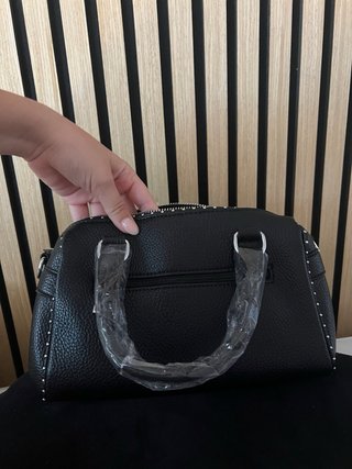 Bolso negro de cuero
