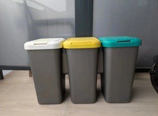 Cubo reciclaje triple gris con tapas