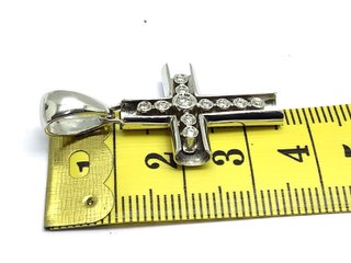E1196194-0 CRUCIFIJO ORO 18K CON CIRCONITA