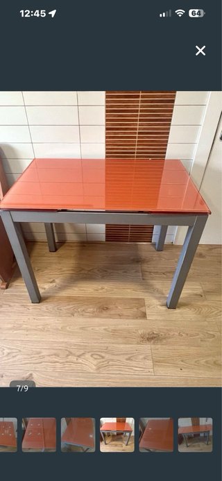 Mesa extensible cristal naranja + 2 banquetas