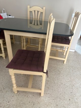 Mesa de comedor con 6 sillas y cristal