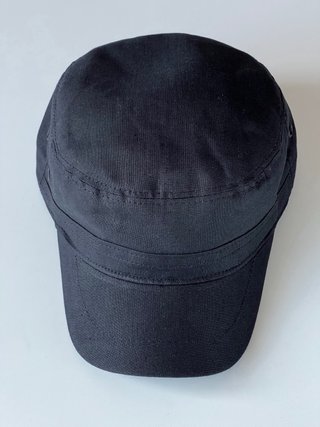 Gorra estilo militar negra