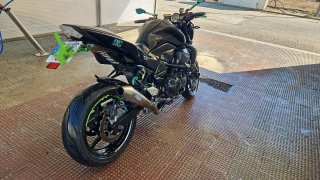 Kawasaki Z750 Negra y Verde
