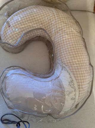 Cojín de lactancia estampado a cuadros