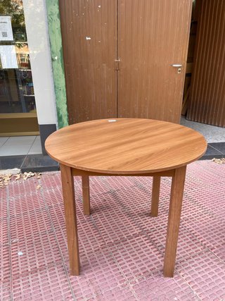 Mesa redonda de madera