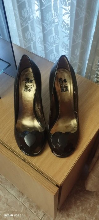 Zapatos de tacón Love Moschino marrón chocolate