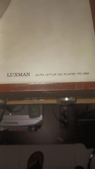Giradischi Luxman PD-284 con sistema Auto Lift-Up