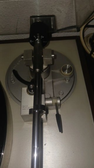 Giradischi Luxman PD-284 con sistema Auto Lift-Up