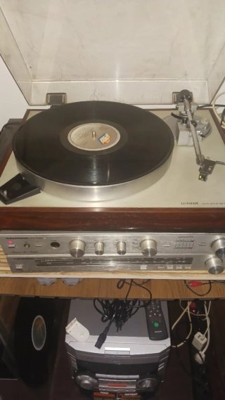 Giradischi Luxman PD-284 con sistema Auto Lift-Up