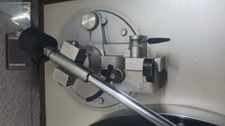 Giradischi Luxman PD-284 con sistema Auto Lift-Up