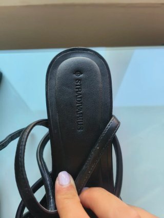 Sandalias Stradivarius Negras Tiras