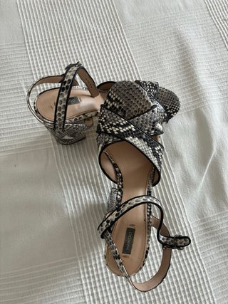 Sandalias de tacón Mango estampado serpiente