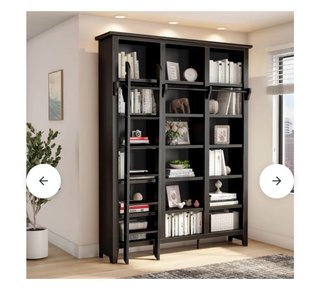 Estantería de color marrón oscuro   con escalera