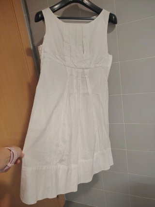 Vestido blanco con pliegues