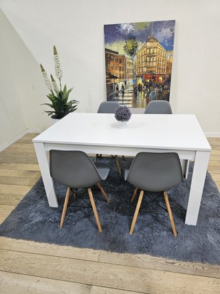 Mesa de madera de 140cm y 4 Sillas