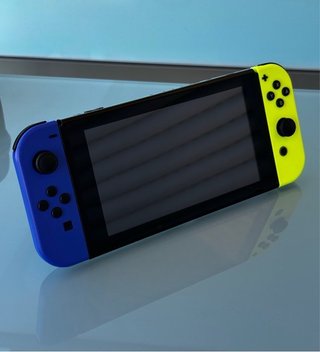 Console Nintendo Switch + Custodia