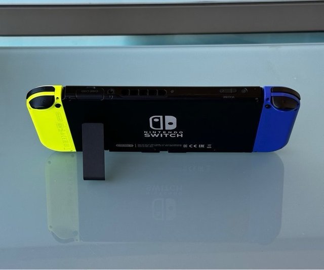 Console Nintendo Switch + Custodia