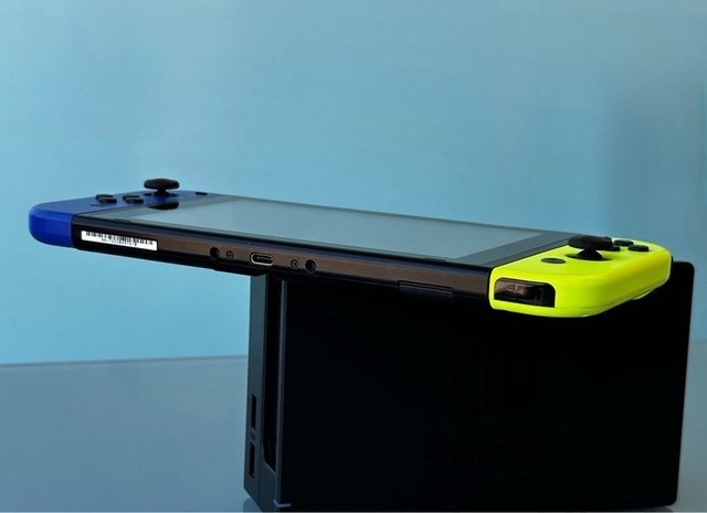 Console Nintendo Switch + Custodia